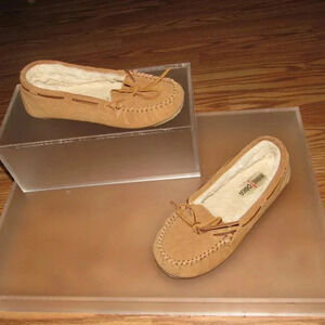 MINNIETONKA 4032 Cally Women’s Suede Leather Moccasin Slippers Shoes Size 8
